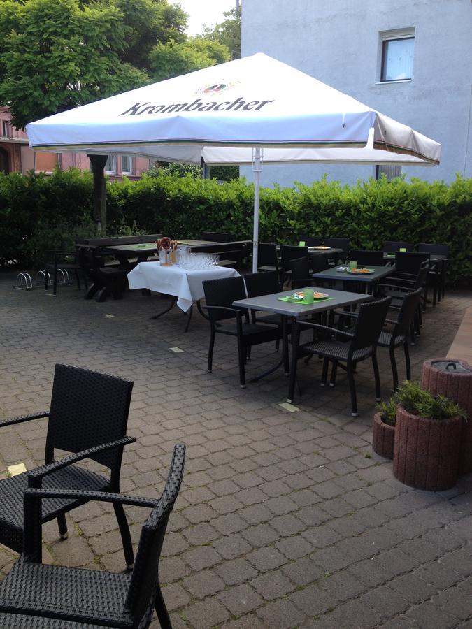 Hausener Dorfkrug Hotel Frankfurt am Main Exterior photo
